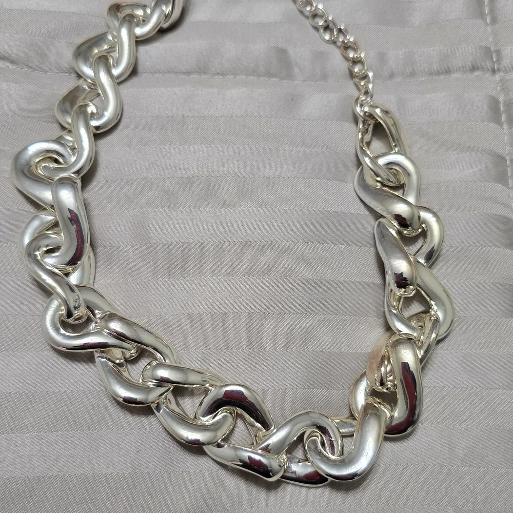 Stylish Silver Chain Necklace - Picture 2 of 3